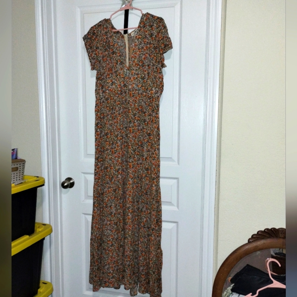 Floral V-Neck Maxi Dress in Brown - Women - Picture 5 of 11